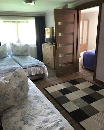 לינה וארוחת בוקר Admiralitas Kitchen And Restaurant