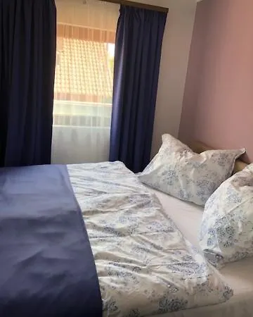 Admiralitas Kitchen And Restaurant לינה וארוחת בוקר 4*