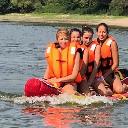 לינה וארוחת בוקר Admiralitas Kitchen And Restaurant Leányfalu