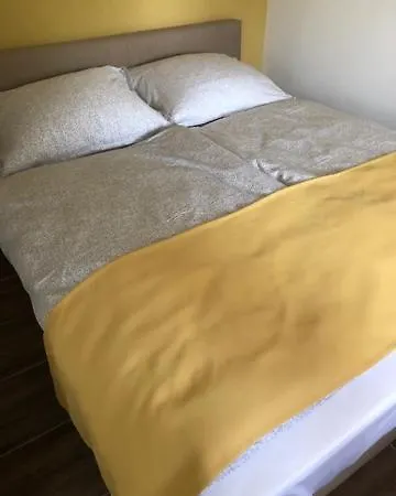 Admiralitas Kitchen And Restaurant לינה וארוחת בוקר