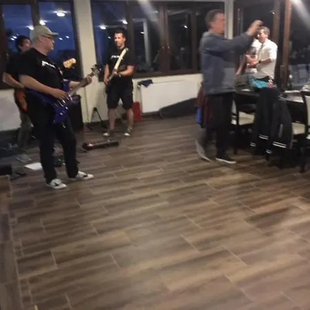 לינה וארוחת בוקר Admiralitas Kitchen And Restaurant 4*