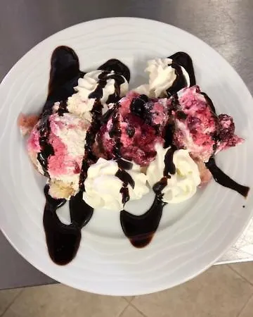 Admiralitas Kitchen And Restaurant 4* Leanyfalu