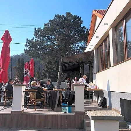 Bed & Breakfast Admiralitas Kitchen And Restaurant Leanyfalu