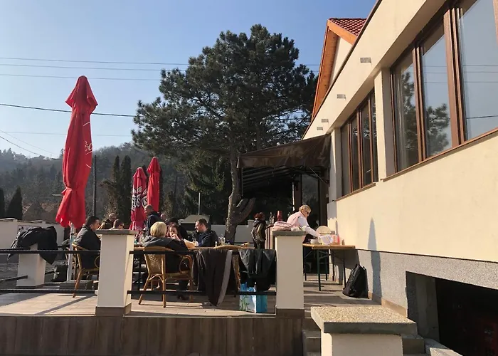 Admiralitas Kitchen And Restaurant Panzió