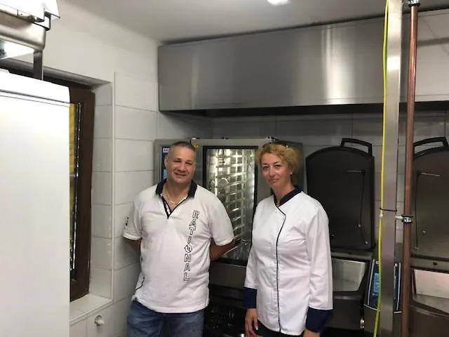 Admiralitas Kitchen And Restaurant Panzió Leányfalu