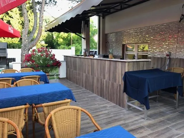 Admiralitas Kitchen And Restaurant Panzió 4*