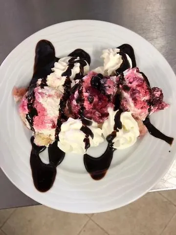 Admiralitas Kitchen And Restaurant 4* Leányfalu